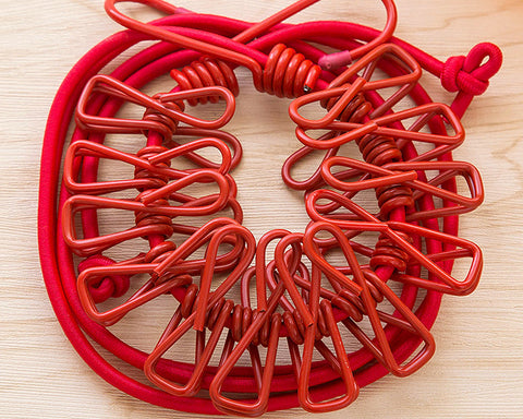 Portable Elastic Clothesline with 12 Pieces Clips - Red